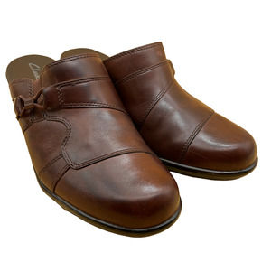 Clarks Womens Brown Leather Mules Clogs 9.5 M Mid Block Heel Casual Work Shoes